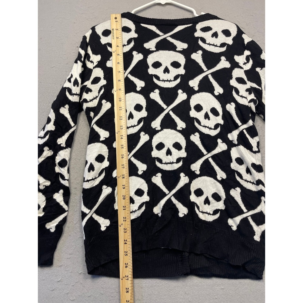 Hot Topic Cardigan Knit Skull Crossbones Black White Medium Womens - Picture 4 of 8